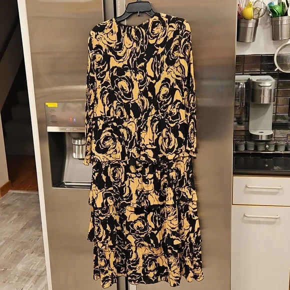 💕CHICO'S BLACK LABEL💕 Tiered Pleated Dress Abstract Floral Neutral Combo NWOT - Picture 5 of 11